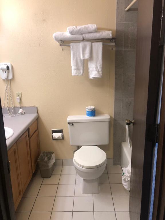 GuestHouse Inn & Suites Eugene/Springfield Photo 14