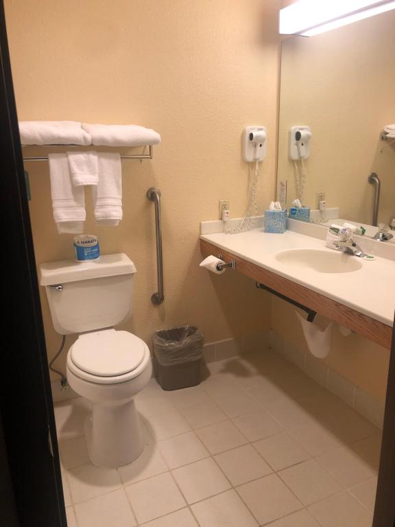 GuestHouse Inn & Suites Eugene/Springfield Photo 16
