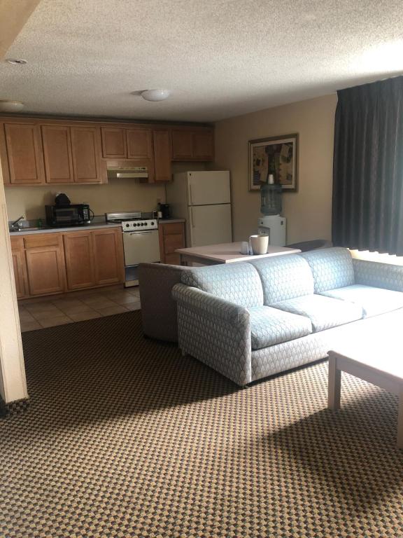GuestHouse Inn & Suites Eugene/Springfield Photo 18