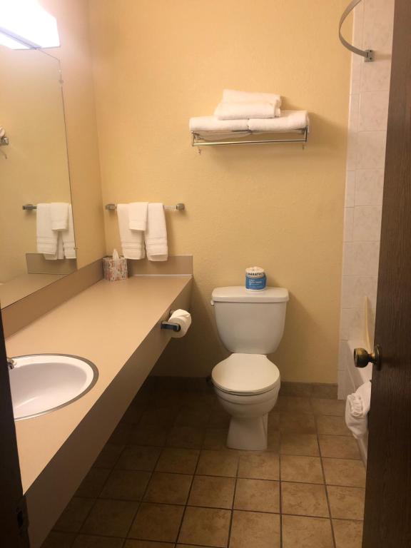 GuestHouse Inn & Suites Eugene/Springfield Photo 23