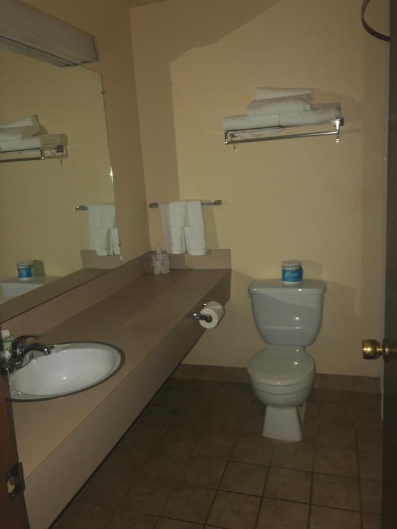 GuestHouse Inn & Suites Eugene/Springfield Photo 24