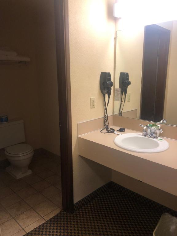 GuestHouse Inn & Suites Eugene/Springfield Photo 29