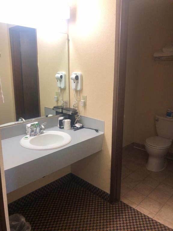 GuestHouse Inn & Suites Eugene/Springfield Photo 34