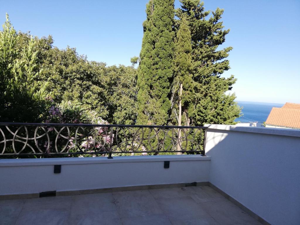Dolores Apartments - 2