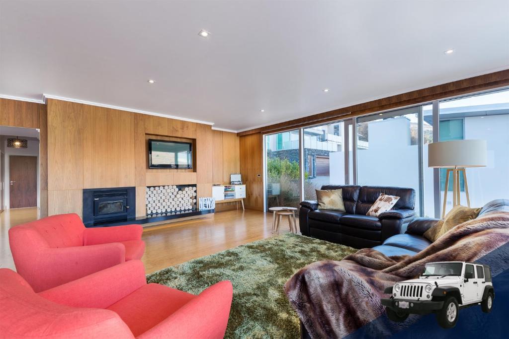 Luxe Home on the Hill photo