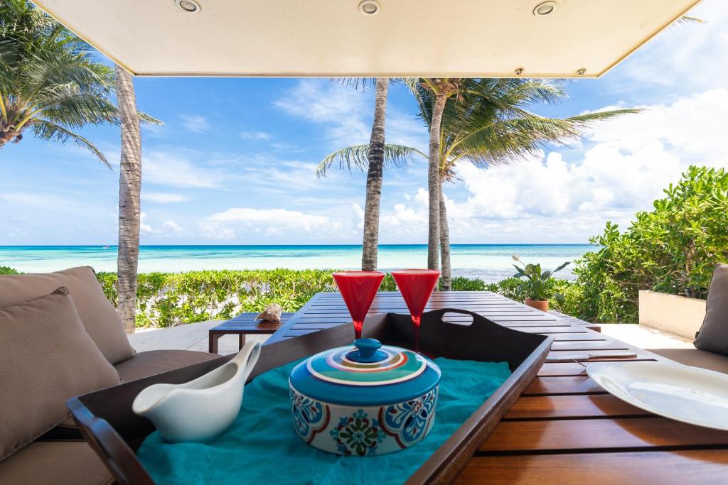 Casa Martini- Oceanfront private pool house for 6 - 4