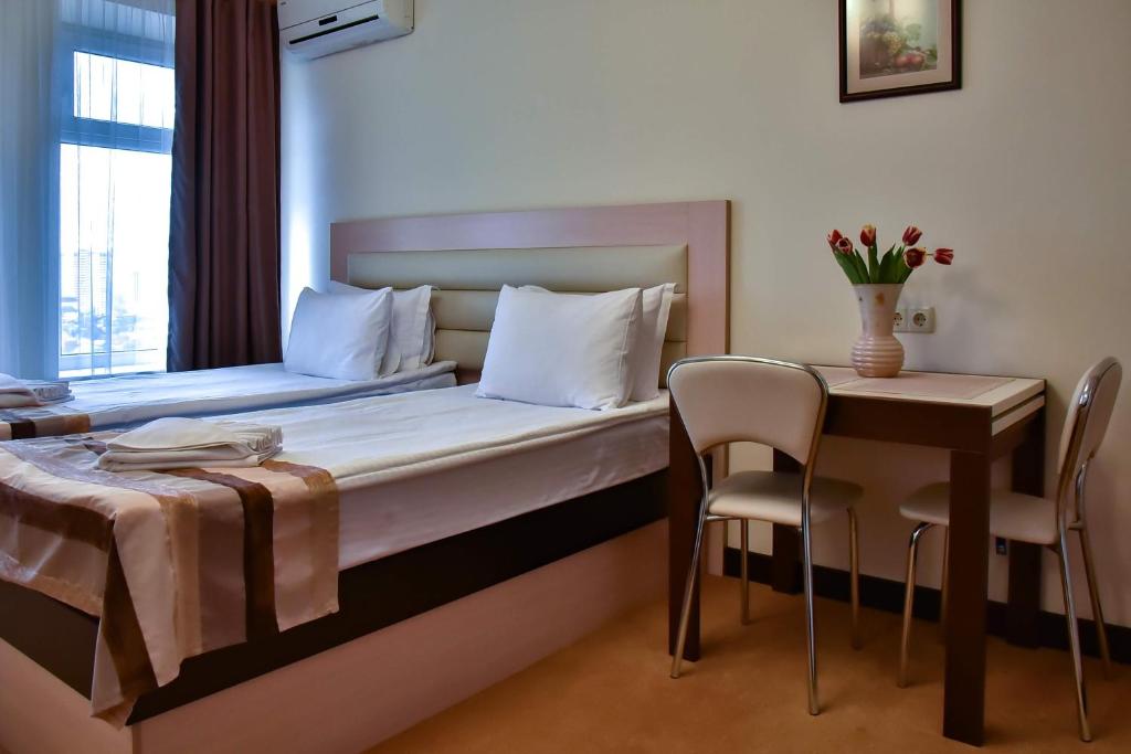 ApartHotel on Klinichna st. (1st entrance) photo