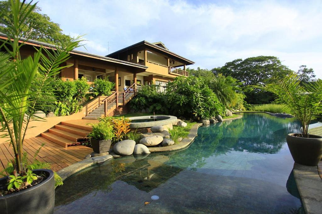 Villa Numu, Mal País