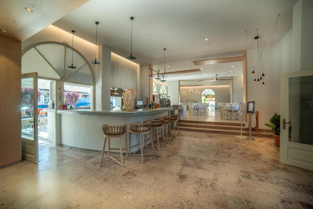 Hotel Alkionis — Restaurant & bars in Moraitika, Ionian Islands