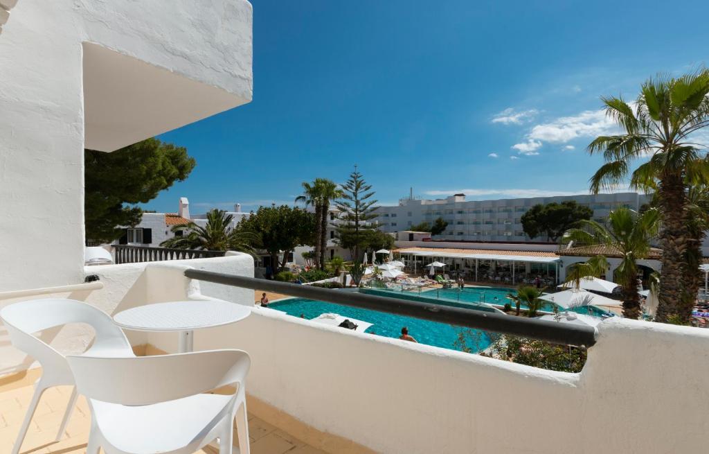 Hotel Palia Dolce Farniente 3 Sup — Swimming pool in Cala d´Or, Balearic Islands