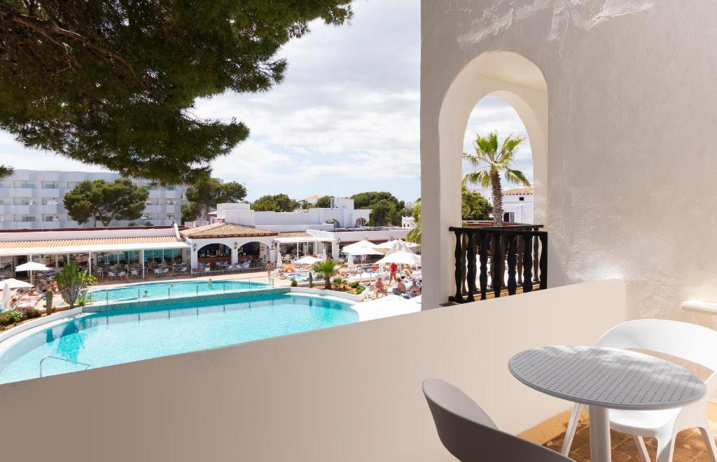 Hotel Palia Dolce Farniente 3 Sup — Swimming pool in Cala d´Or, Balearic Islands