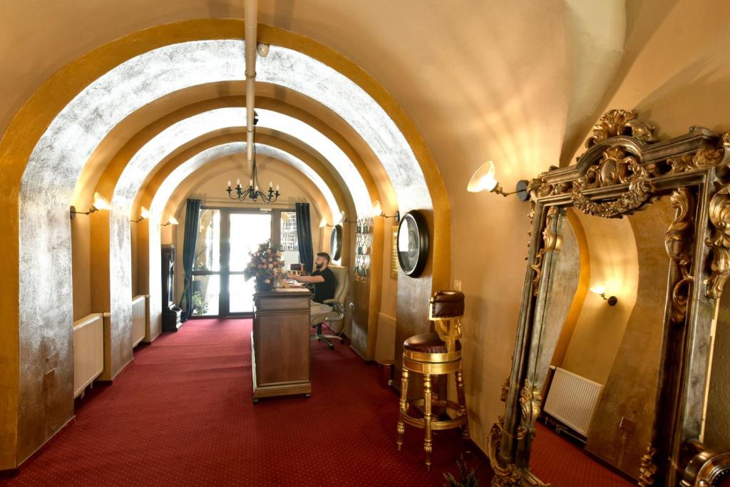 フロント・ロビー