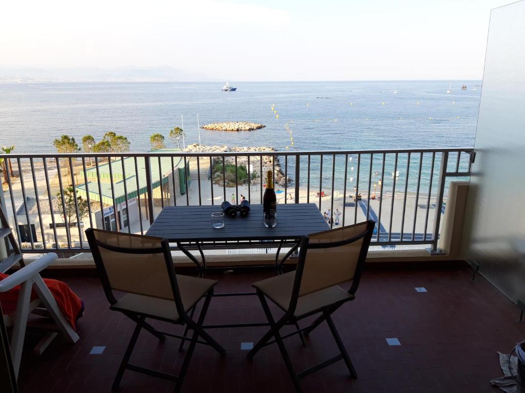 Antibes: A nest perched on the sea! - 3