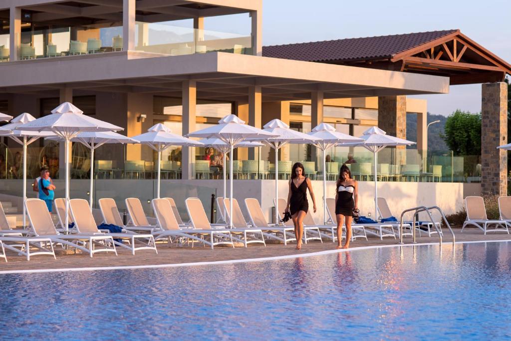 Almyros Beach Resort & Spa — Basen in Acharawi, Wyspy Jońskie