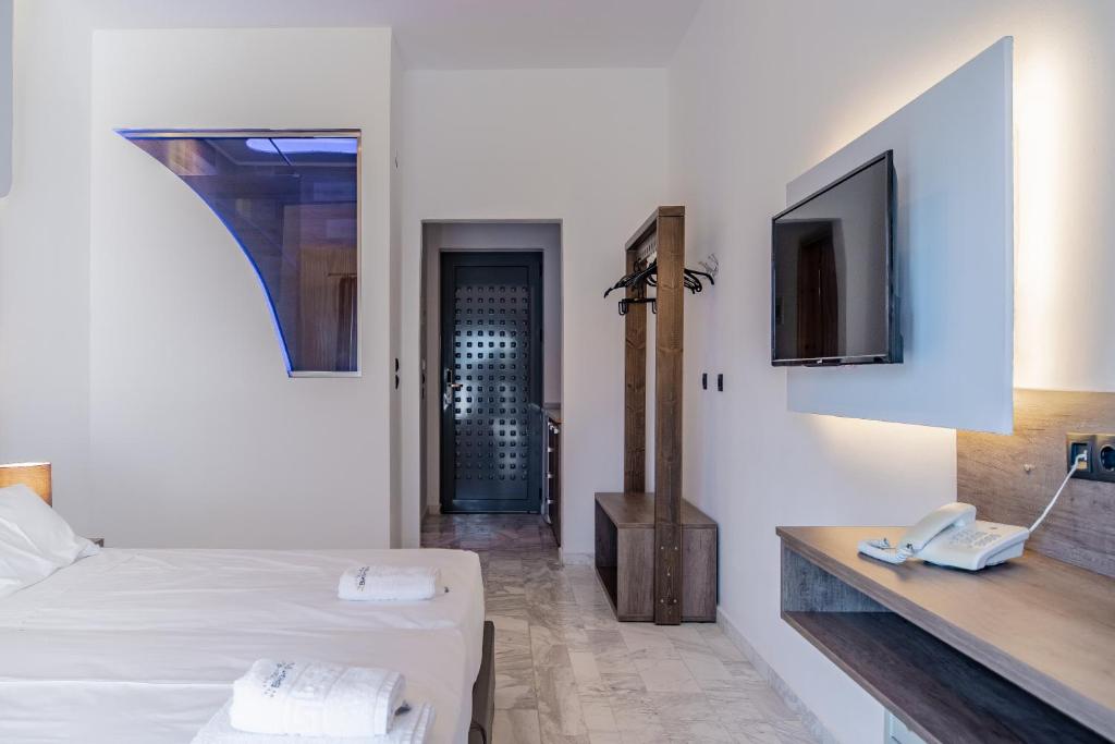 Bright Star — Hotel rooms in Faliraki, South Aegean