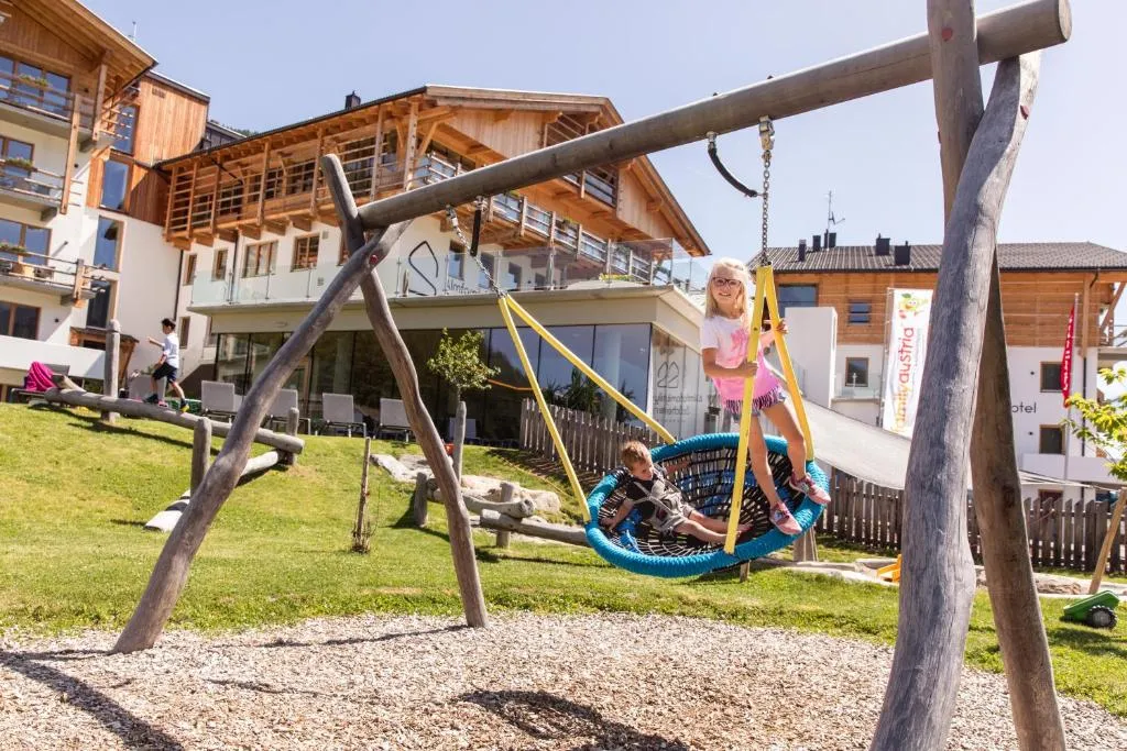 Almfamilyhotel Scherer, hotel in Obertilliach