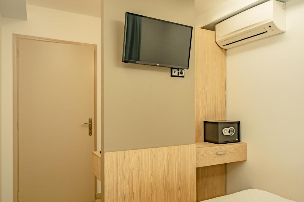 Bright Star — Hotel rooms in Faliraki, South Aegean