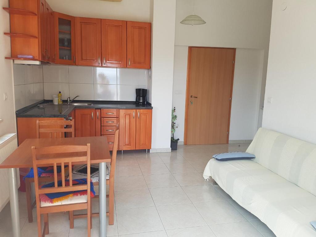 Apartments and rooms Niki 2 photo