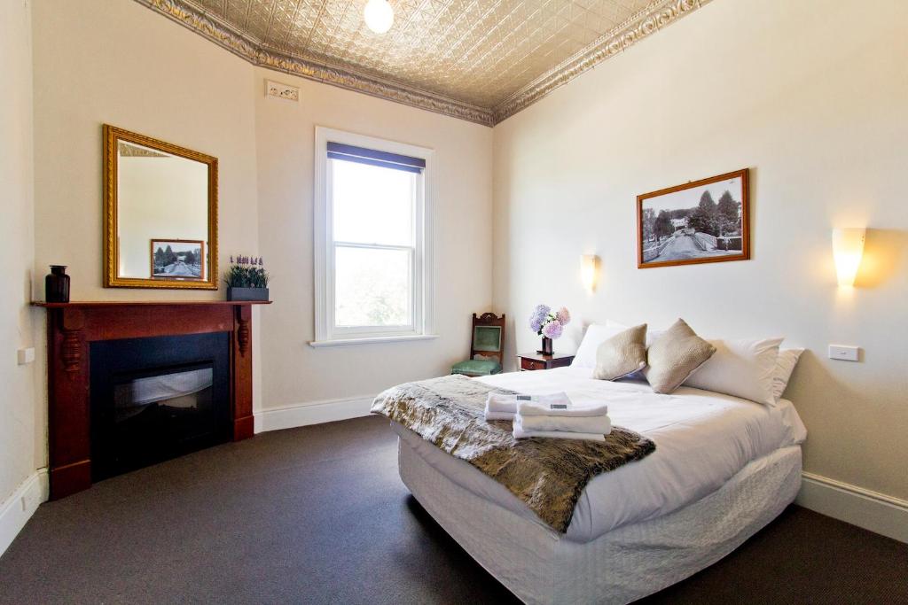 Deloraine Hotel photo