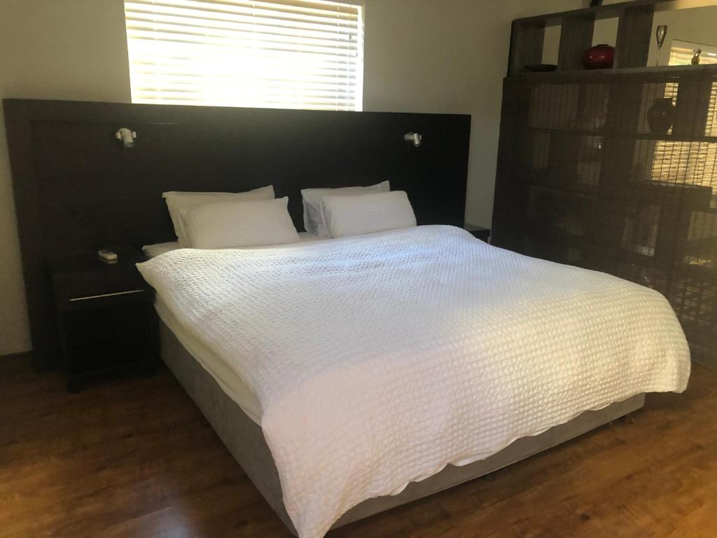 Apartment on Constance Road photo