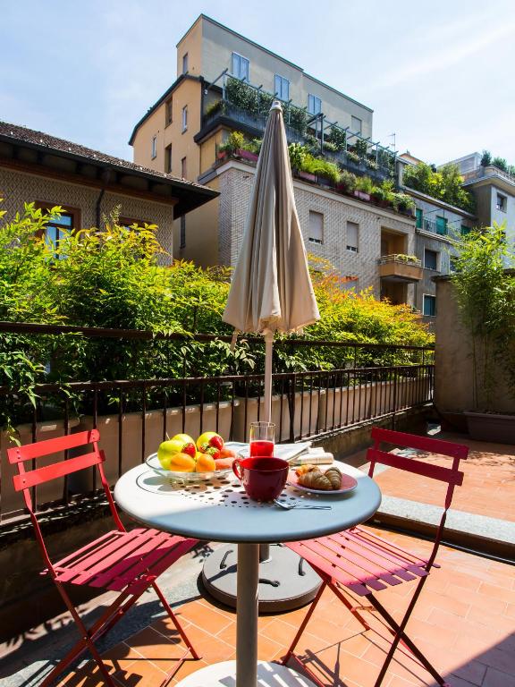 Stellar 70 Style Studio with Terrace-Heart of Milan — Hotel in Milan