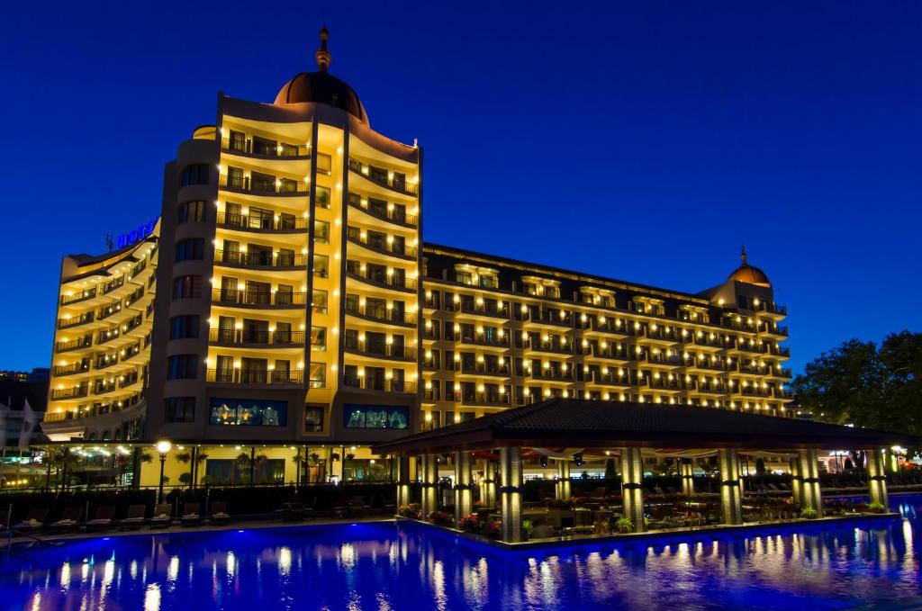Admiral Hotel - Ultra All Inclusive & Private Beach — Hotel building in Golden Sands, Varna Region
