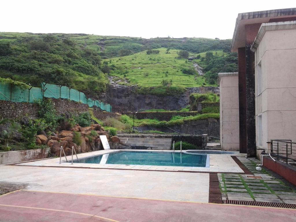 B18 BUNGALOW WATERFALL. SOCIETY LONAVALA, India - reviews, prices | Planet  of Hotels