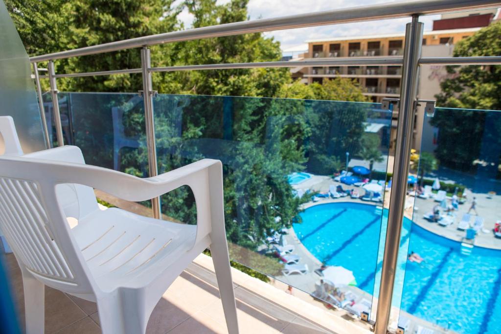 Park Hotel Perla — Swimming pool in Golden Sands, Varna Region