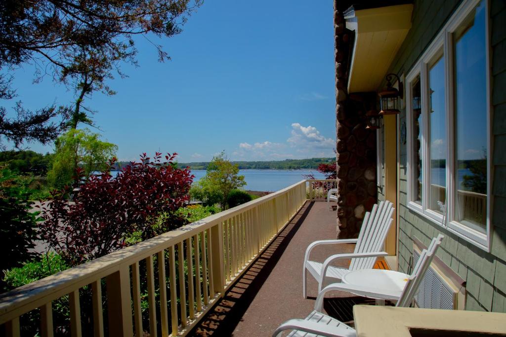 Sheepscot Harbour Village Resort photo