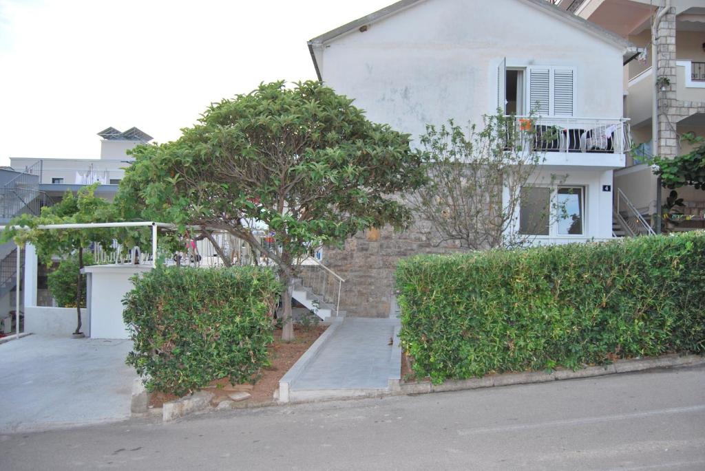 Kod Nade, Petrovac na Moru