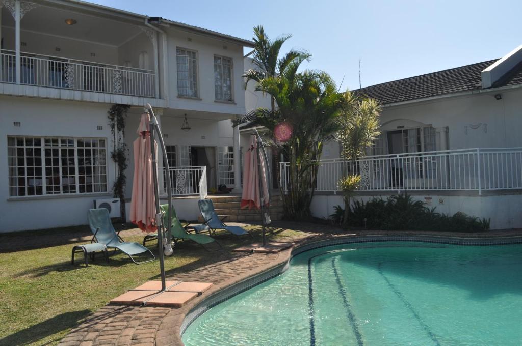 Balcony Manor photo