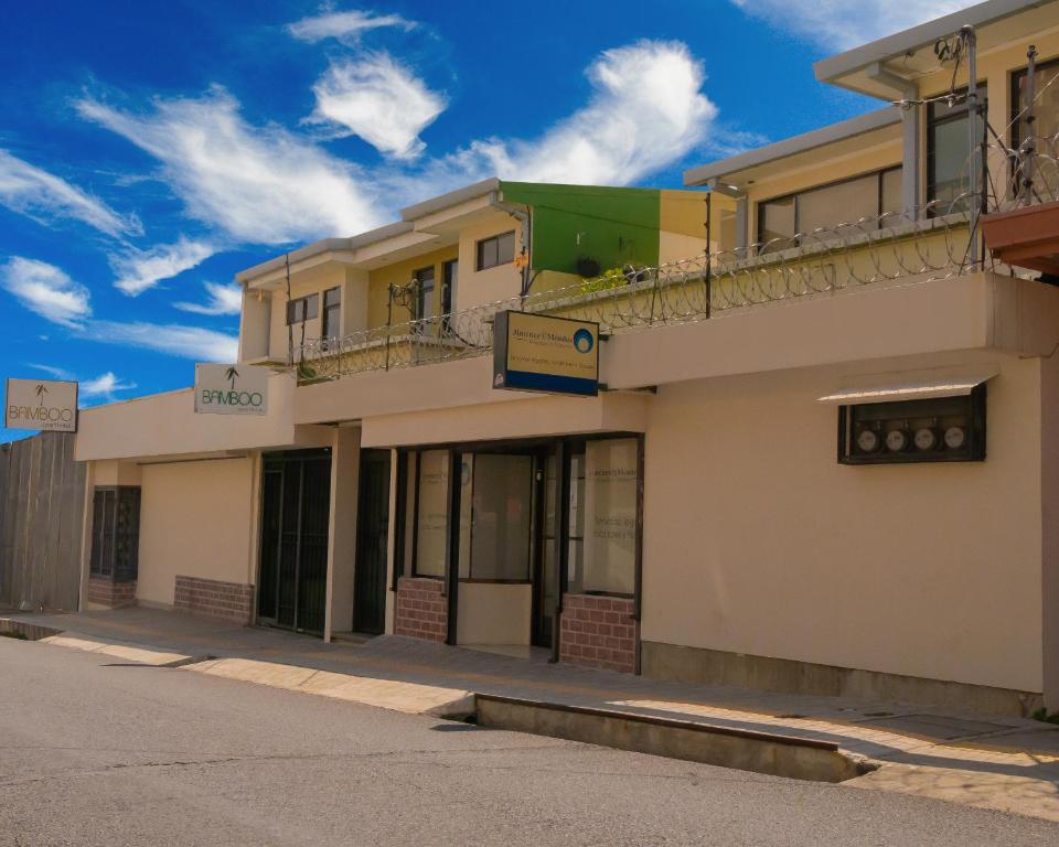 Hotel Bamboo Aeropuerto — Hotel in Alajuela
