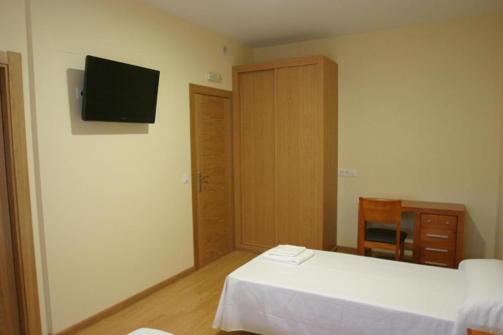 Albergue La Encina, Hospital De Órbigo 2024 Updated Prices, Deals