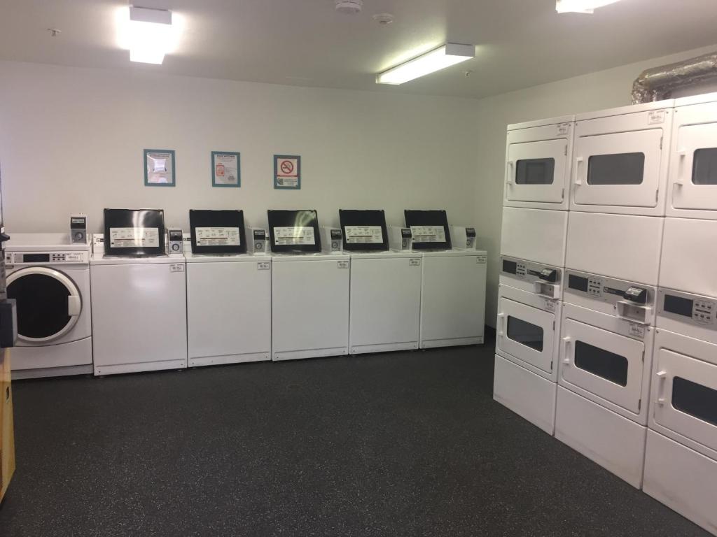 InTown Suites Extended Stay Phoenix AZ - West photo