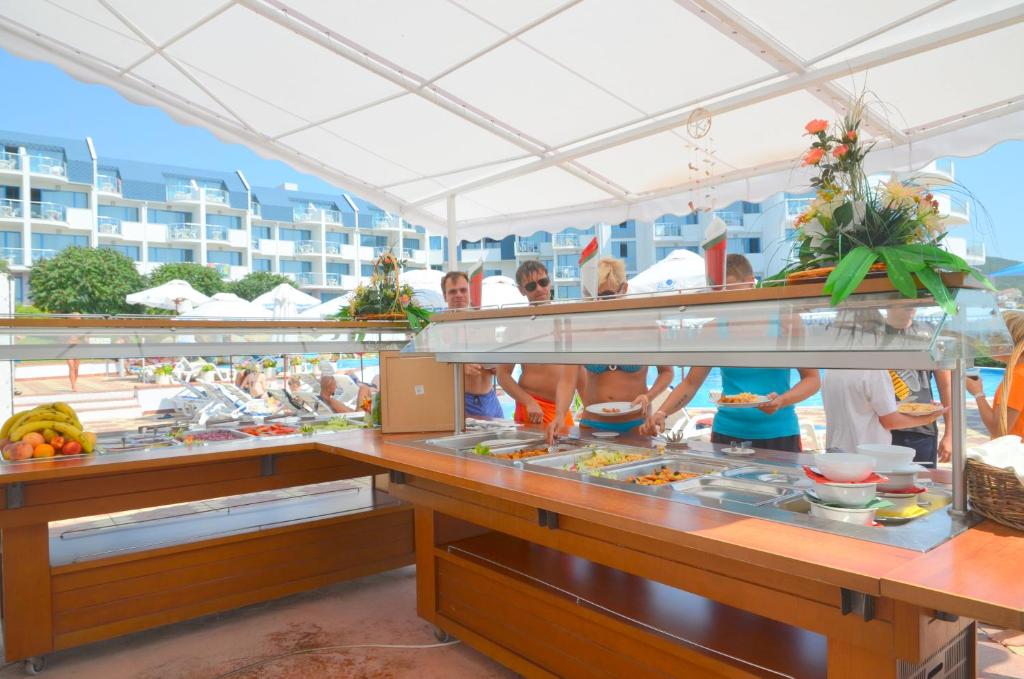 Sineva Beach Hotel - All Inclusive — Restaurant & bars in Sveti Vlas, Burgas Region