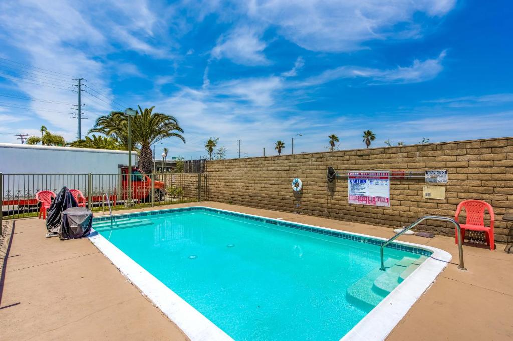 Budget Inn Anaheim / Santa Fe Springs photo