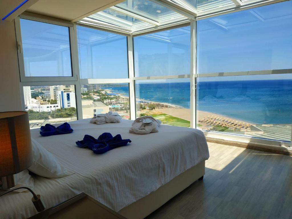 Pegasos Deluxe Beach Hotel — Hotel rooms in Faliraki, South Aegean