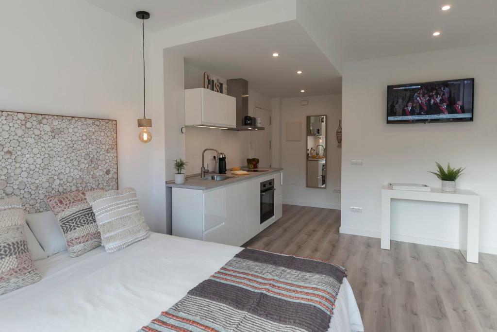 Lets Holidays AMAZING STUDIO in the CENTER of TOSSA - 5