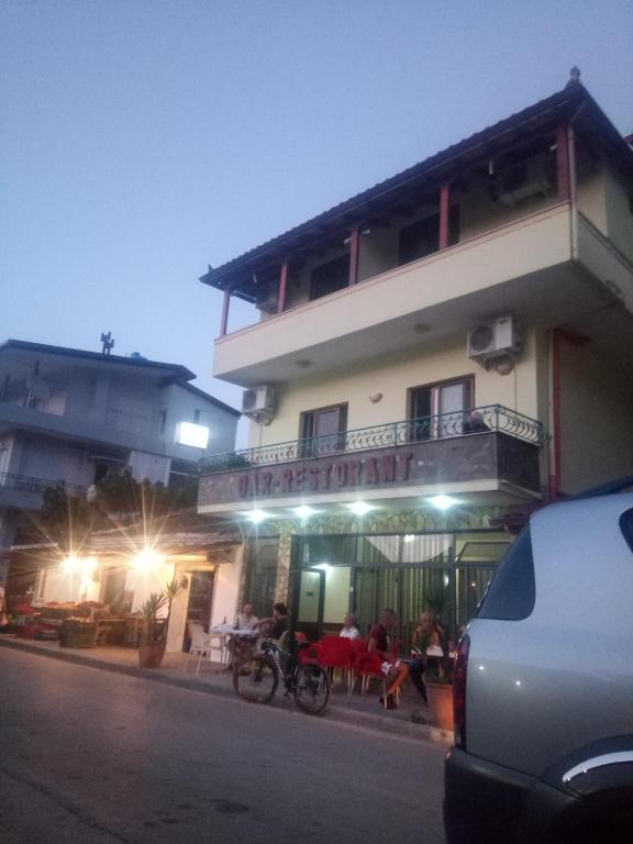 Nako Guest House bar&amp;restaurants — Hotel in Dhermi