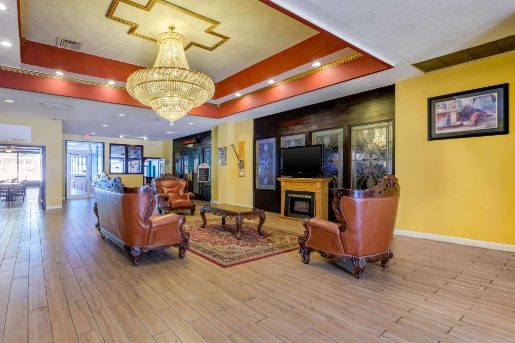Days Inn & Suites by Wyndham Lebanon PA photo