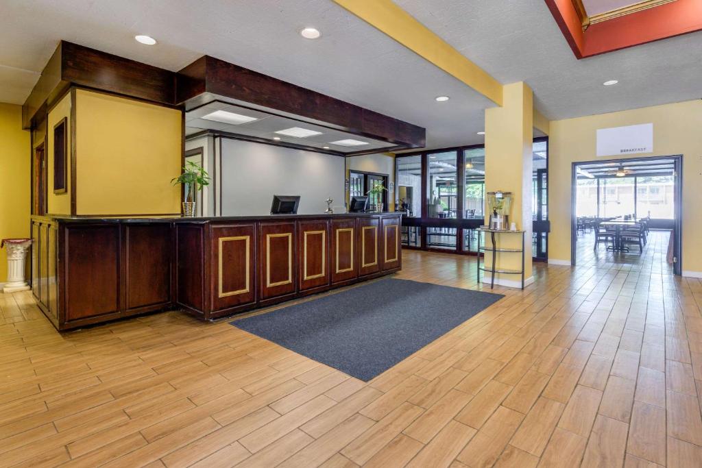 Days Inn & Suites by Wyndham Lebanon PA photo