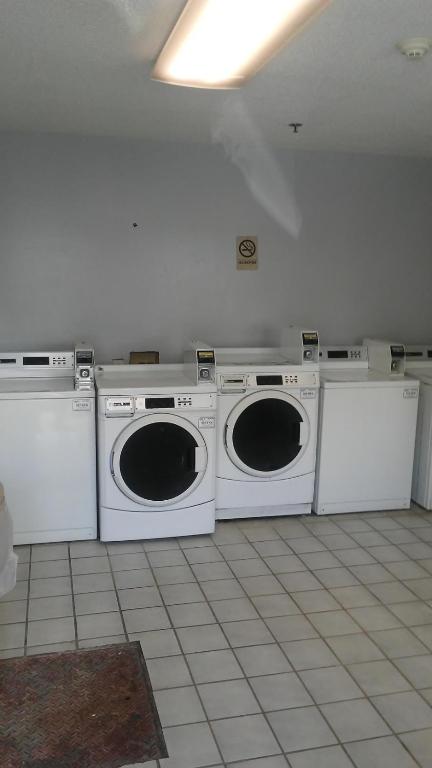 InTown Suites Extended Stay Greenville SC -I-85 Mauldin photo