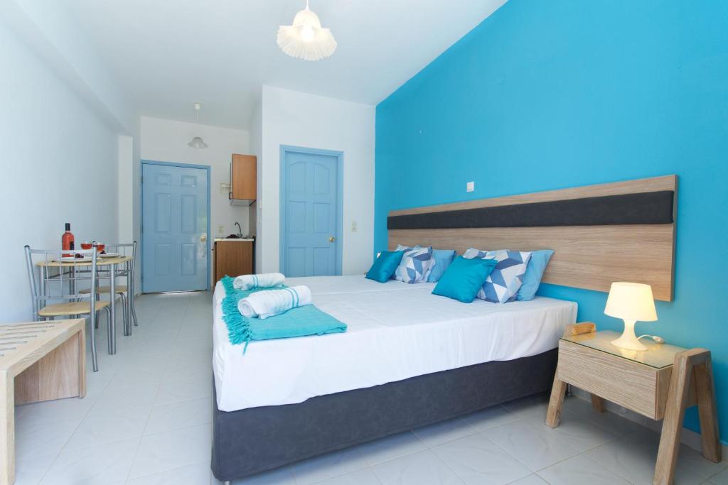 Iris Apartments photo