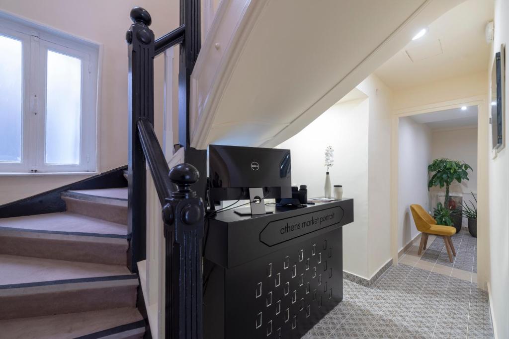 アテネ マーケット ポートレート (Athens Market Portrait) フロント・ロビー