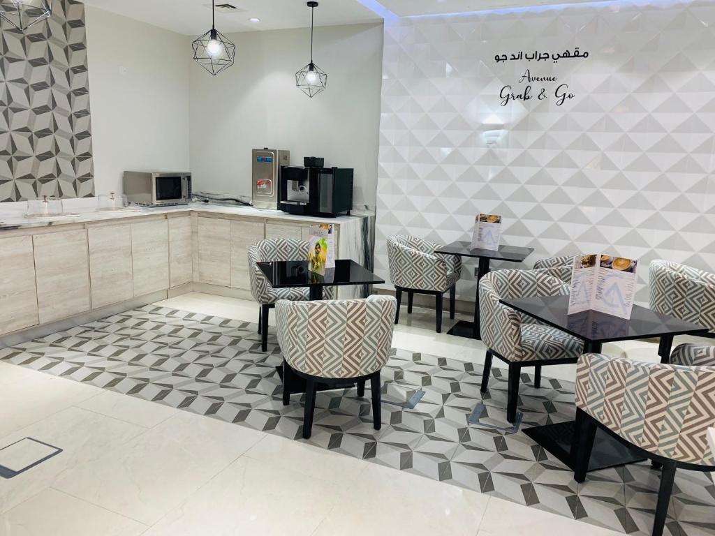 Restaurant, City Avenue Hotel in Dubai