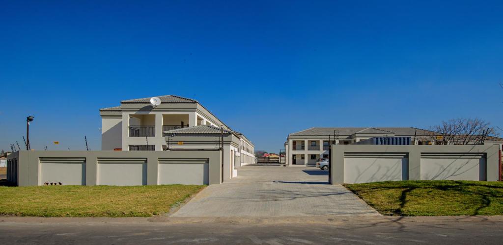 Zimbali Heights- Krokodil Avenue photo