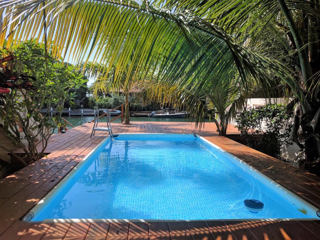 Dolce Cabana Waterfront Suites photo