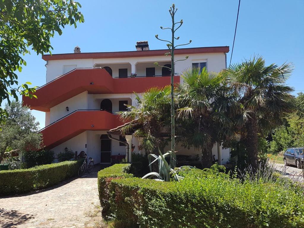 Haus Aurora, Ližnjan