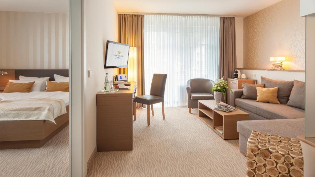 Suite with Balcony and Direct View of the Sea