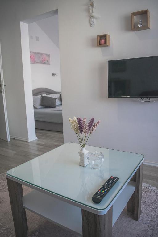 Shared lounge/TV area